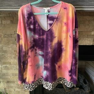 Tie die and leopard are the perfect combination for this shirt!